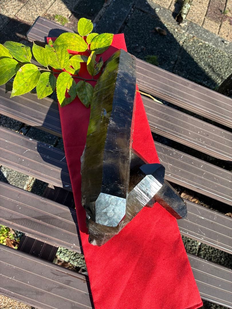 モリオン3キロ自然結晶 置物 楽天市場】希少 超特大 黒水晶 モリオン 丸玉 球体 珠 直径約19cm 約